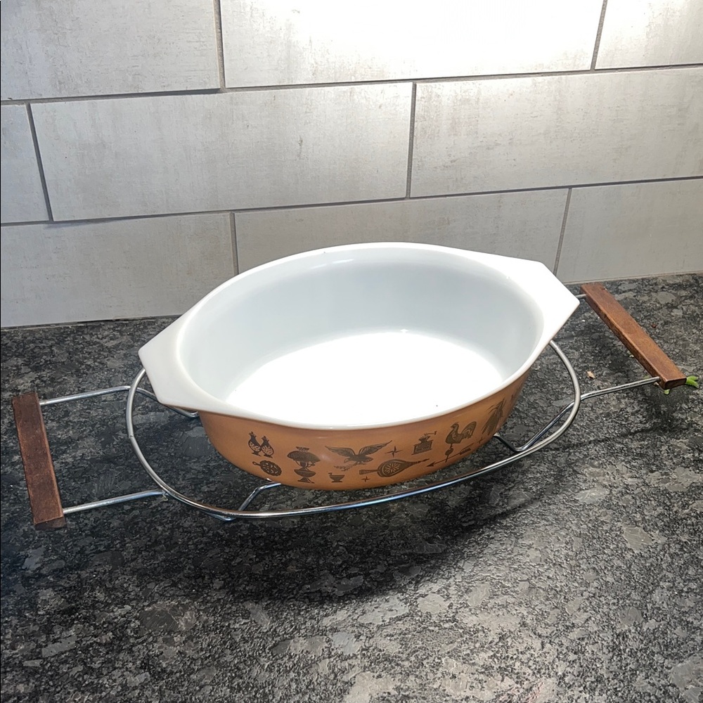 2-1/2 qt Vintage Early American 1960’s Casserole Dish with Stand 22kt hold print